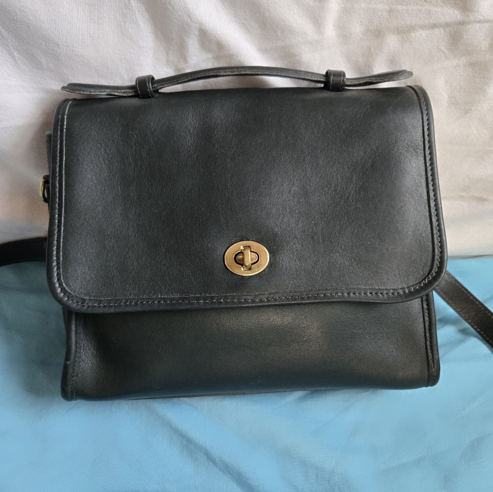 Vintage Coach Court in Forest Green